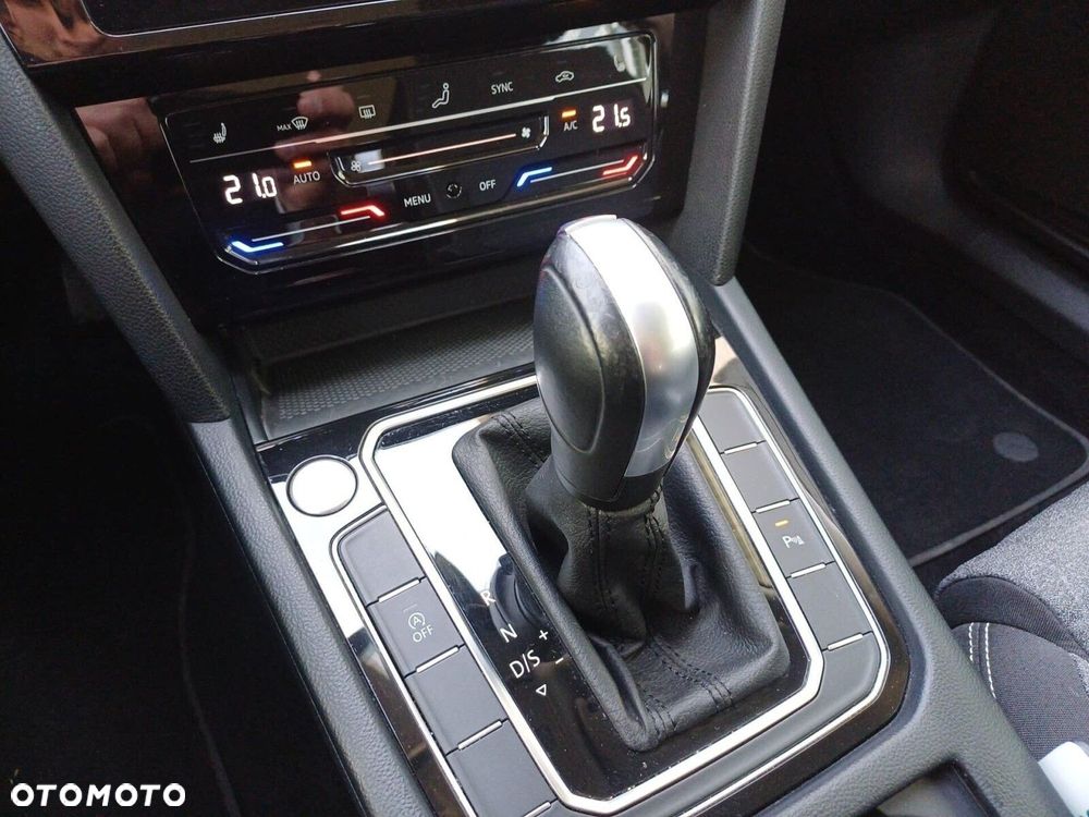 Volkswagen Passat - 20
