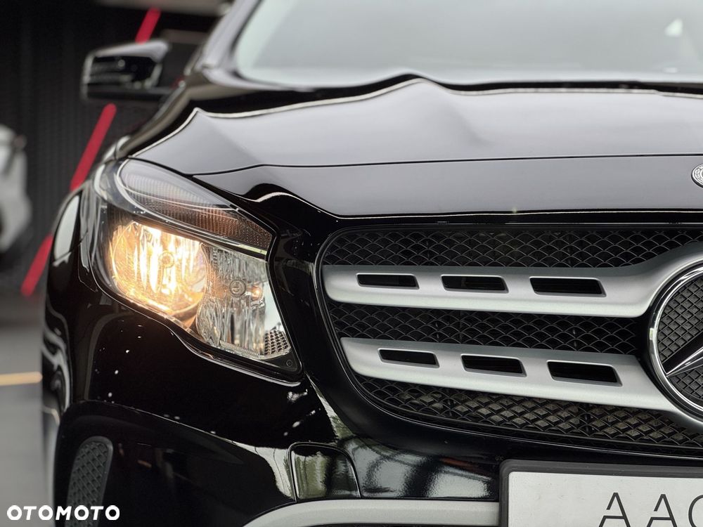 Mercedes-Benz GLA 180 7G-DCT - 40