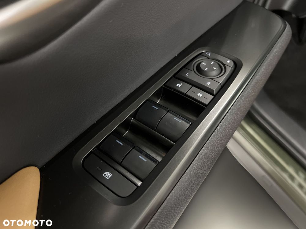 Lexus UX - 21