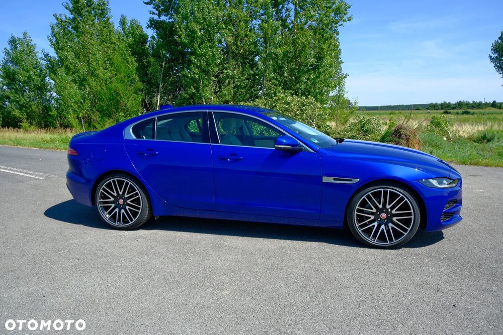 Jaguar XE 25t Prestige - 13