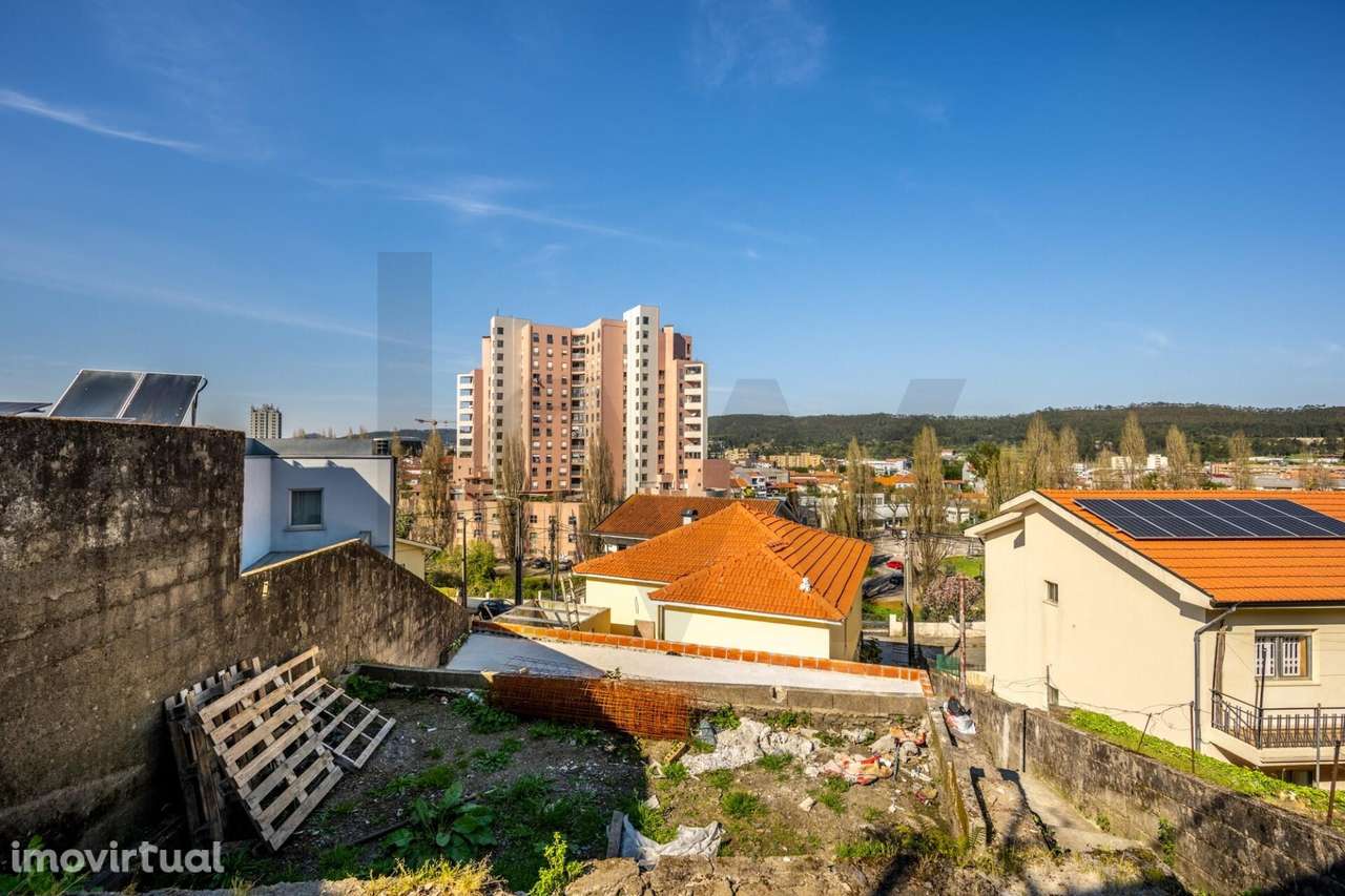 Andar Moradia T2 em renovação no centro de Valongo — Terraço enorme - Grande imagem: 2/22