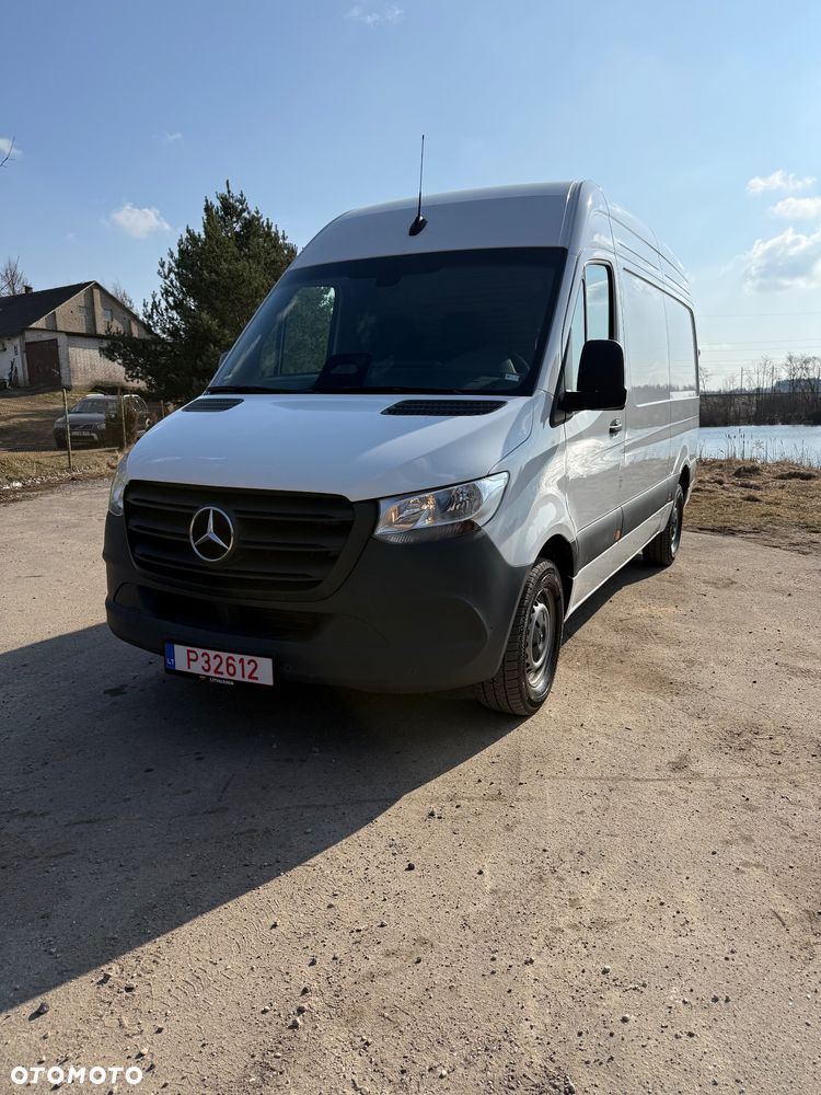 Mercedes-Benz Sprinter - 2