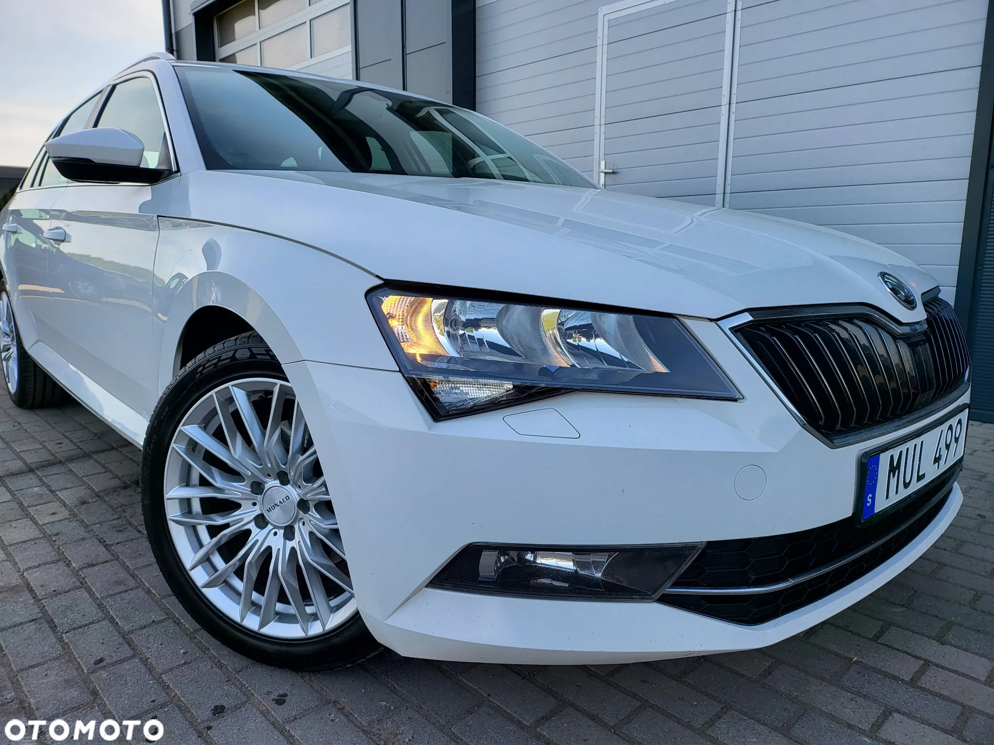 Skoda Superb Combi 2.0 TDI DSG Ambition - 16