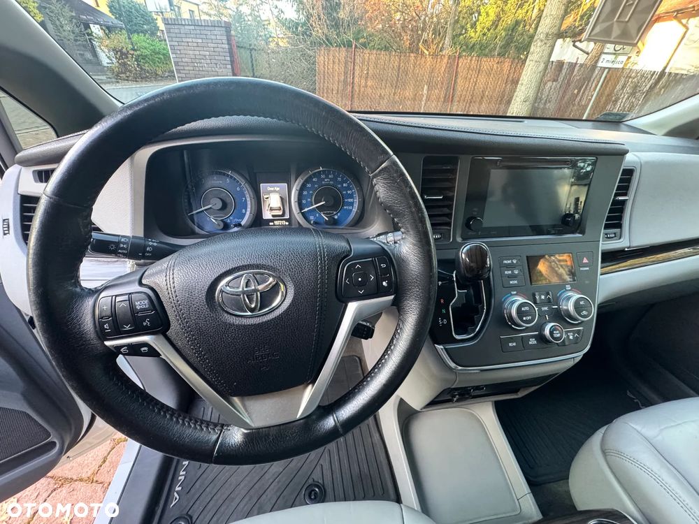 Toyota Sienna - 8