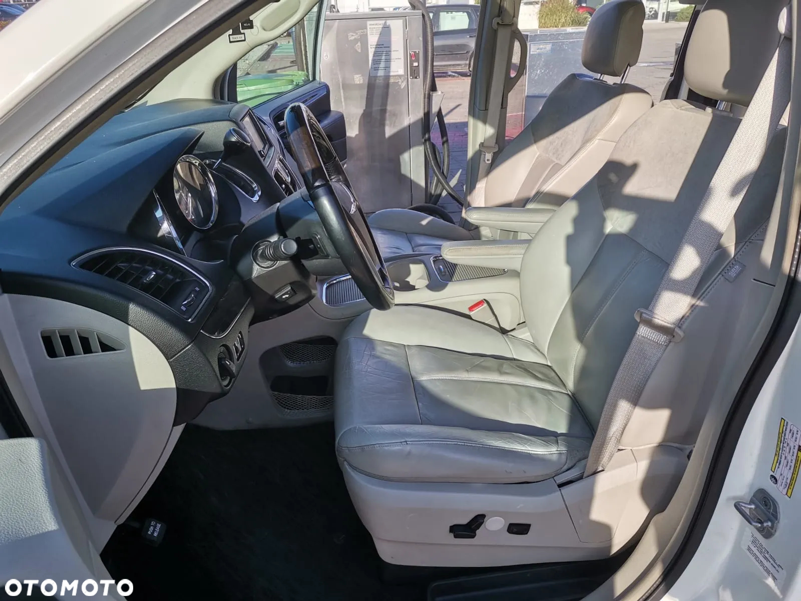 Chrysler Town & Country 3.6 Limited - 13