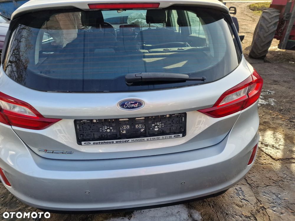 Klapa  tył ford  Fiesta  mk8  w  kolorze  6H - 1