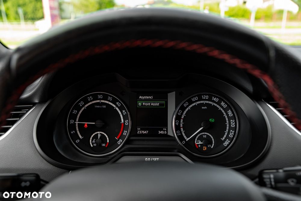 Skoda Octavia 2.0 TDI (Green tec) 4x4 DSG RS - 33