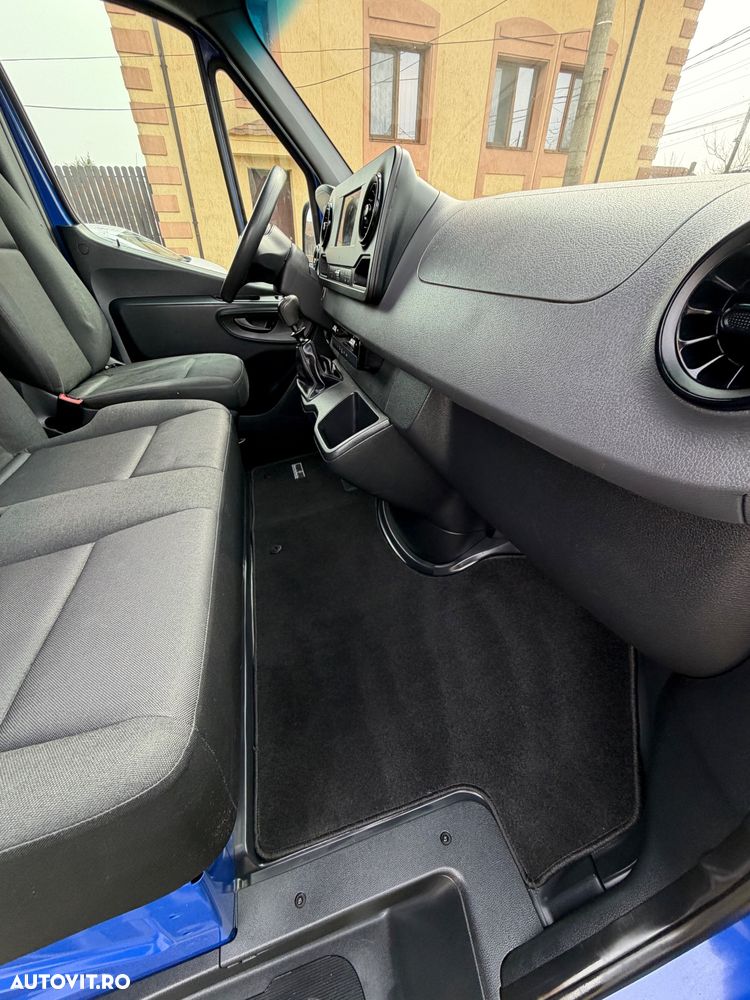 Mercedes-Benz Sprinter - 13