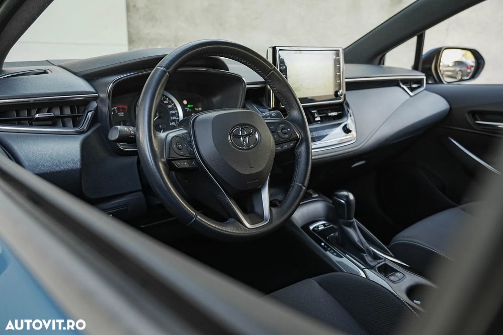 Toyota Corolla ver-1-8-hsd-dynamic - 13