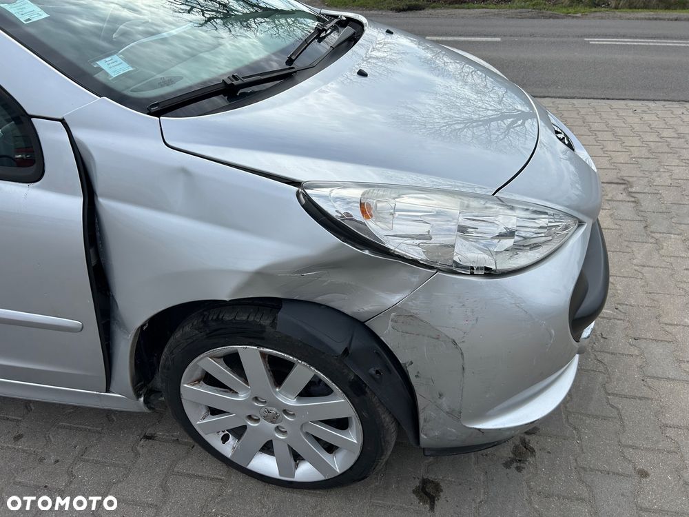 Peugeot 207 - 22