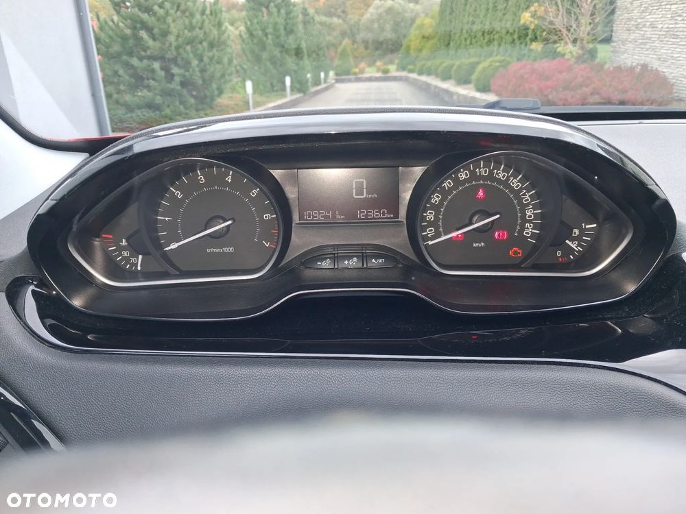 Peugeot 208 1.2 PureTech GPF Signature S&S - 8