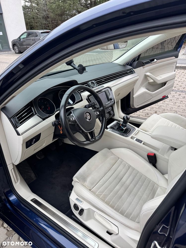 Volkswagen Passat - 14