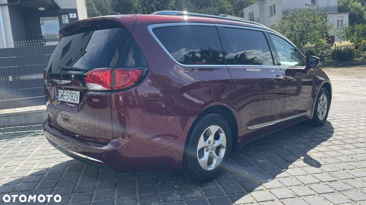 Chrysler Pacifica - 4