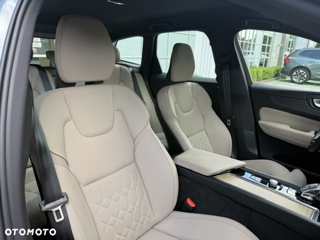 Volvo XC 60 B5 B AWD Plus Dark - 23