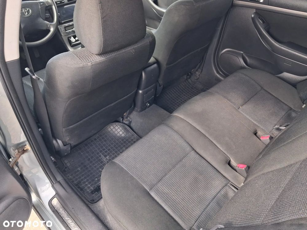 Toyota Avensis - 22