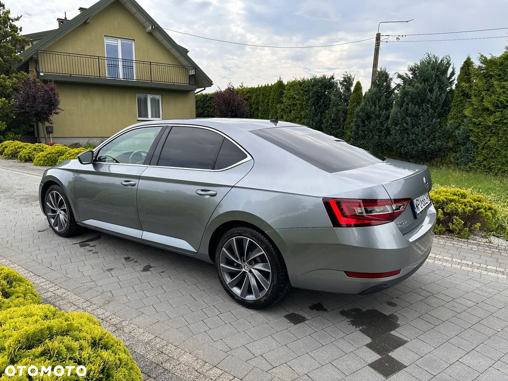 Skoda Superb 2.0 TDI DSG Ambition - 6