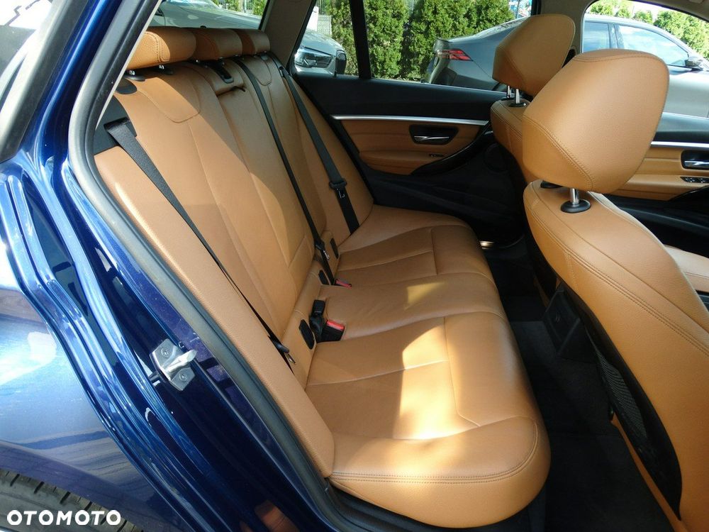BMW Seria 3 320d Luxury Line - 11