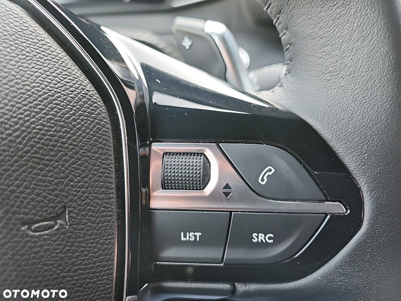 Peugeot 2008 1.2 PureTech Allure S&S EAT8 - 18