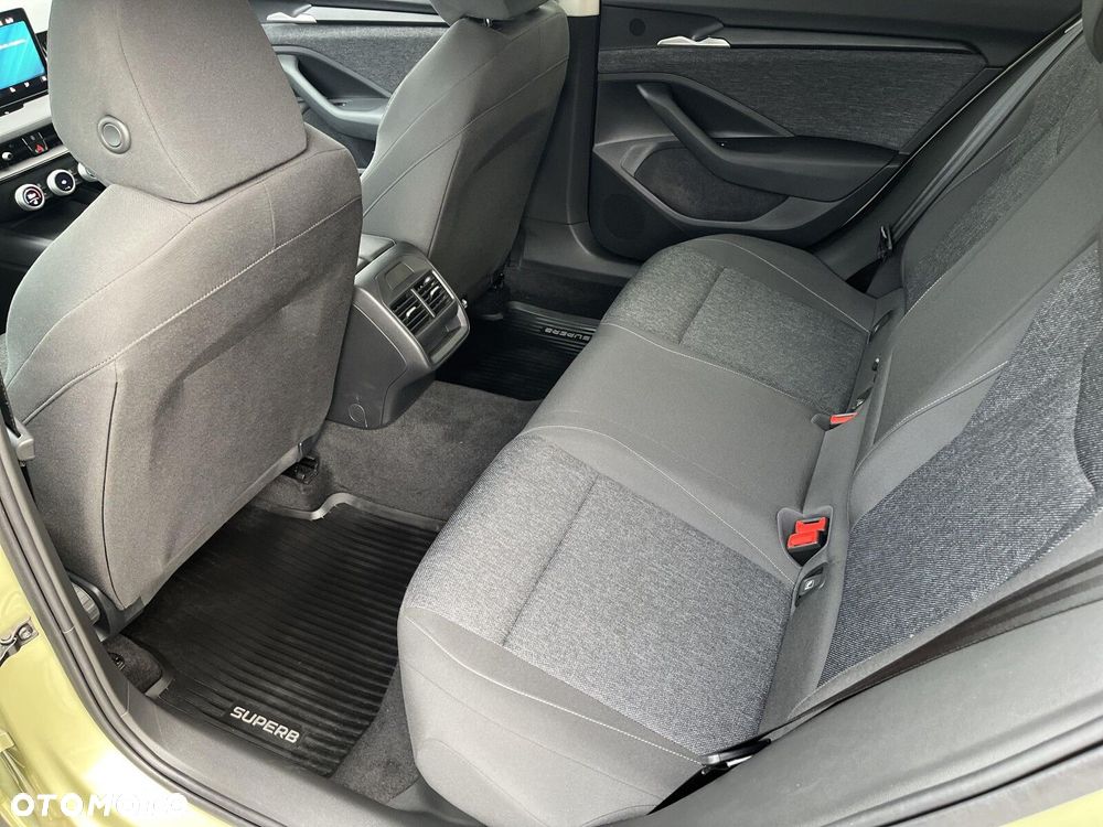 Skoda Superb 2.0 TDI SCR Essence DSG - 10