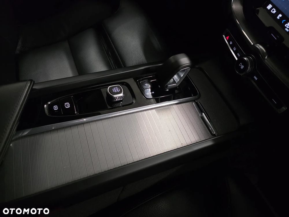 Volvo XC 60 B4 D Geartronic RDesign - 20