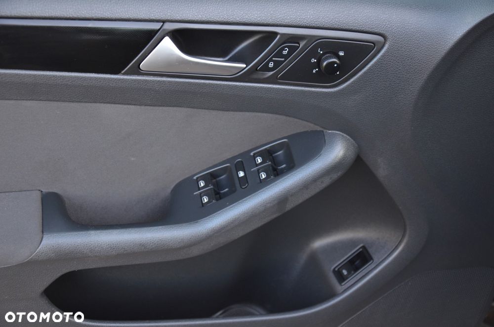 Volkswagen Jetta 1.6 TDI Blue Motion Technology Comfortline - 21