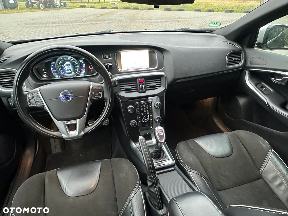 Volvo V40 D2 R Design - 31
