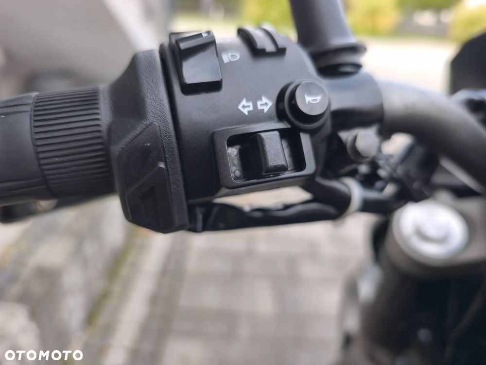 Yamaha MT - 24