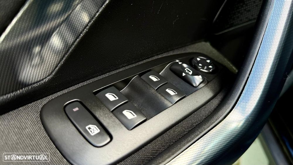 Peugeot 2008 1.2 PureTech Allure EAT6 - 42