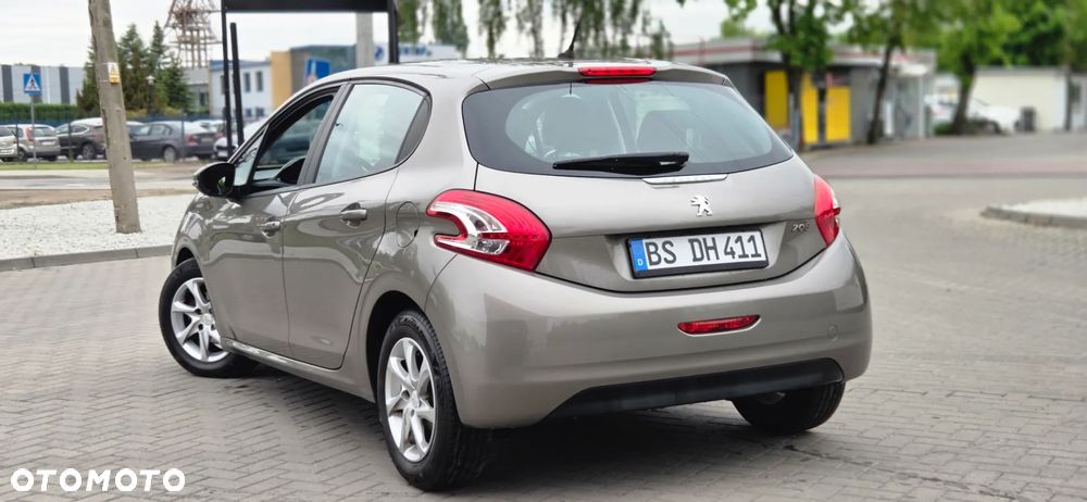 Peugeot 208 - 11