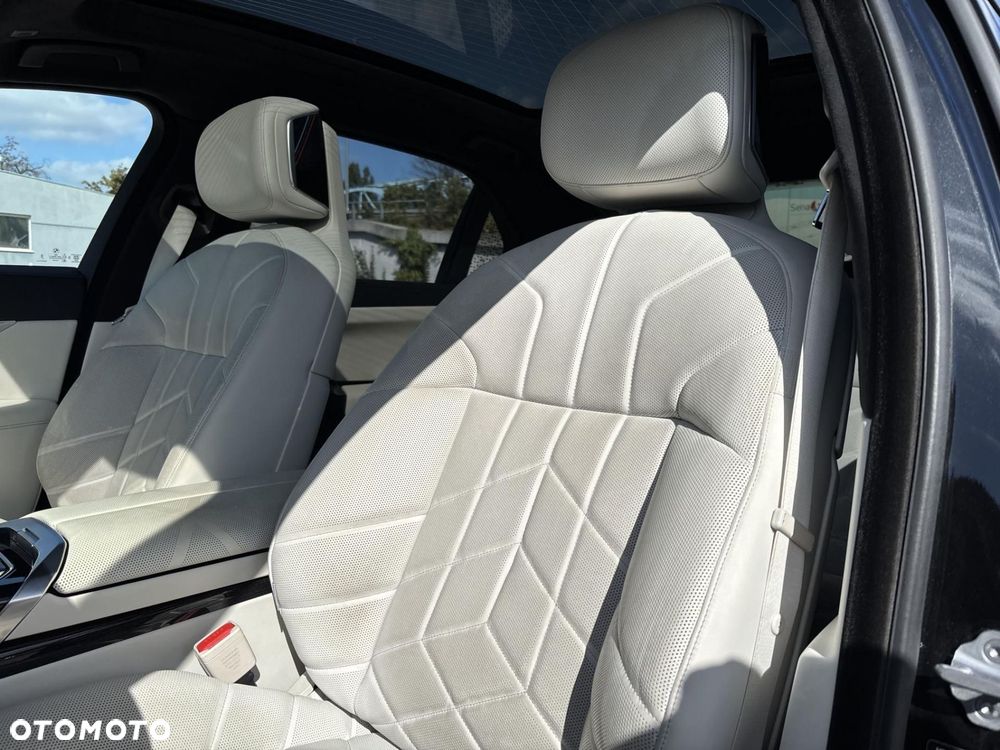 BMW Seria 7 - 13
