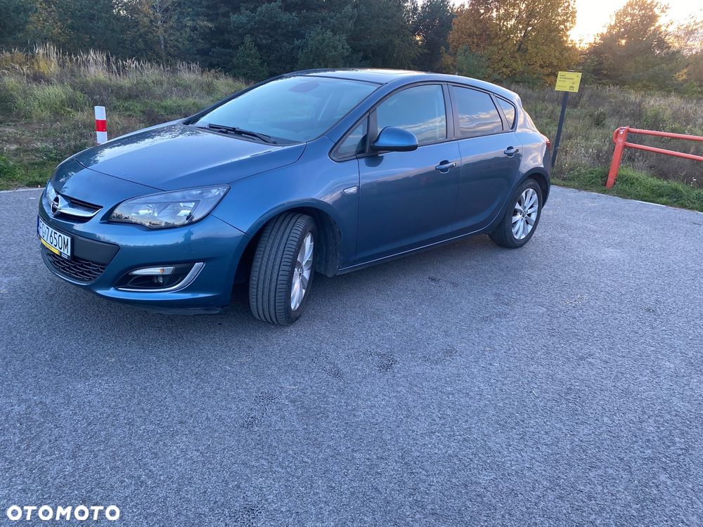 Opel Astra 2013 photo 2