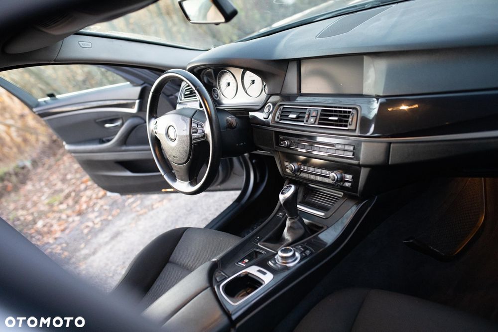 BMW Seria 5 520d - 14