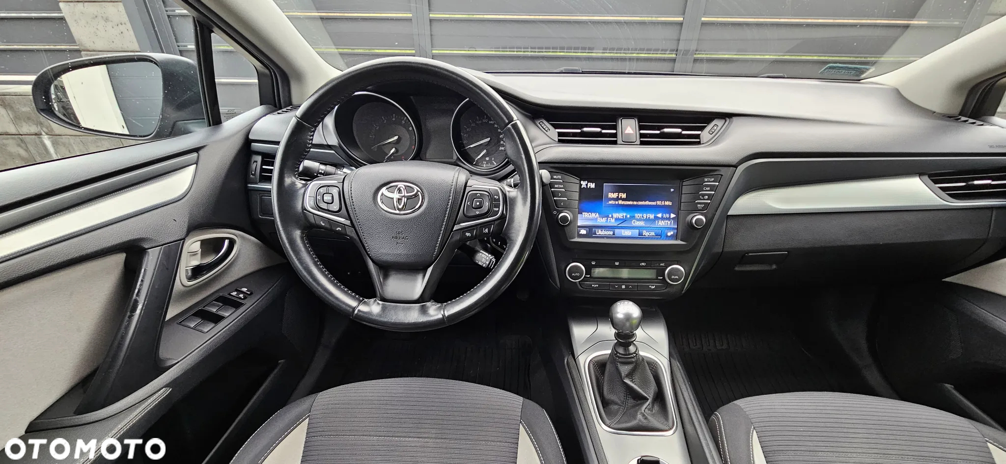 Toyota Avensis 1.8 Premium - 8