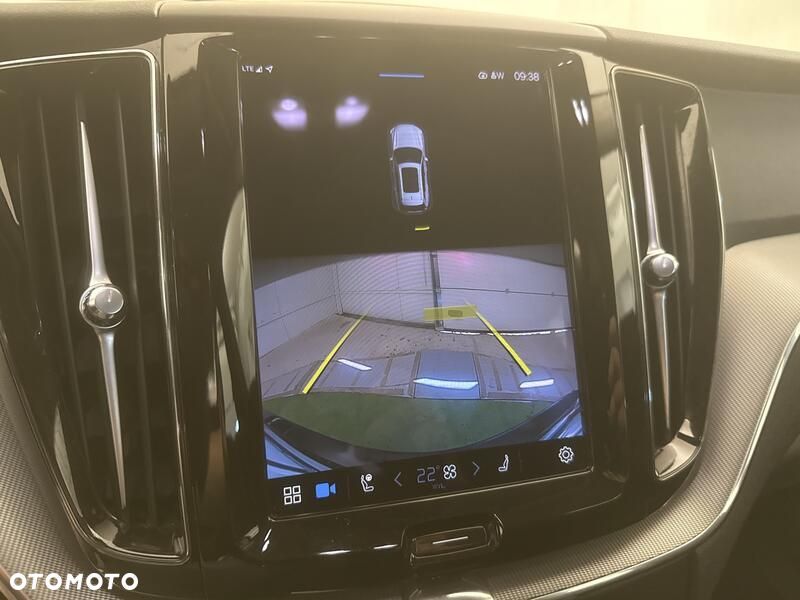Volvo XC 60 B4 D AWD Plus Dark - 16