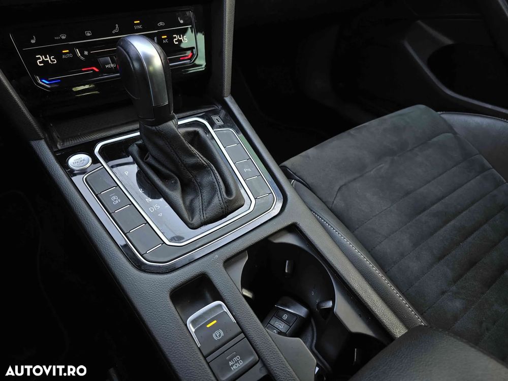 Volkswagen Passat - 12