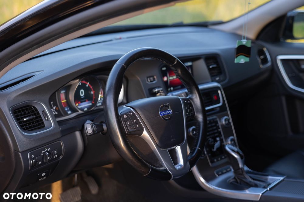 Volvo V60 D6 AWD Plug-in Hybrid Summum - 13