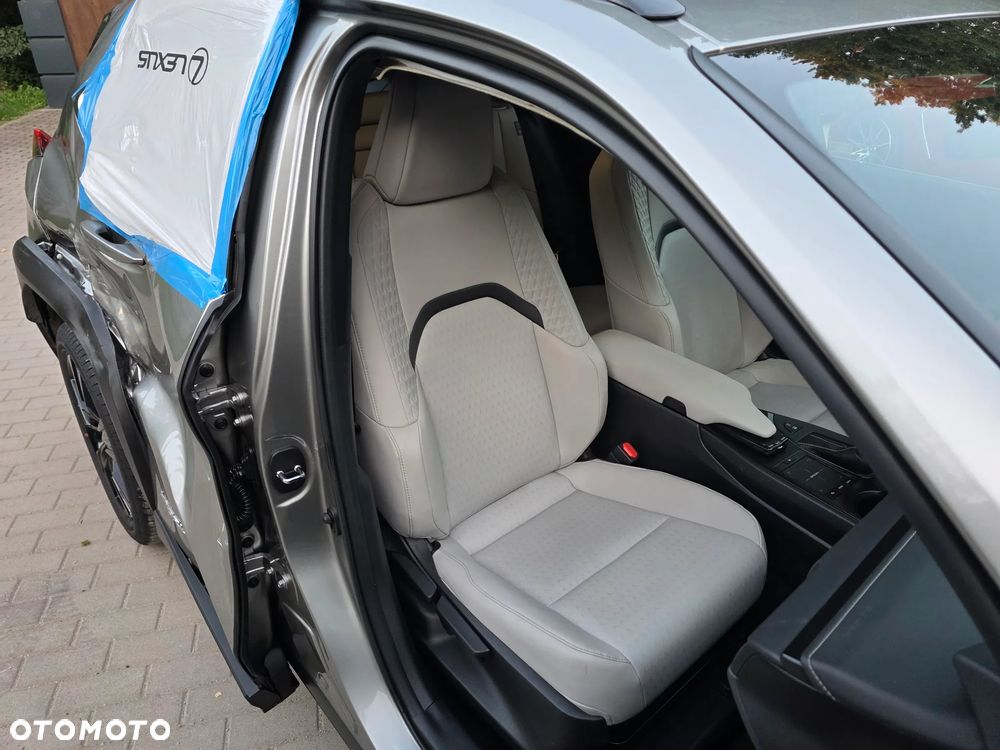 Lexus UX 250h GPF F Impression 2WD - 15