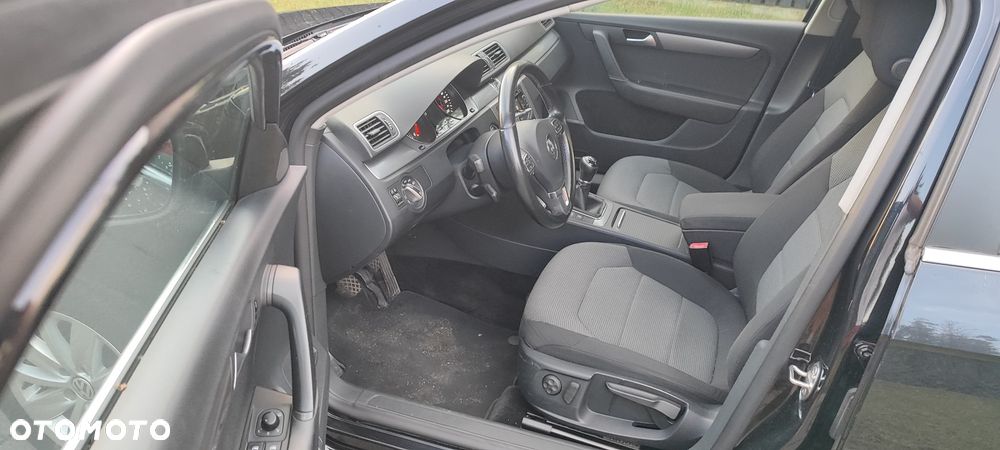 Volkswagen Passat 2.0 TDI DPF BlueMotion Technology Comfortline - 9