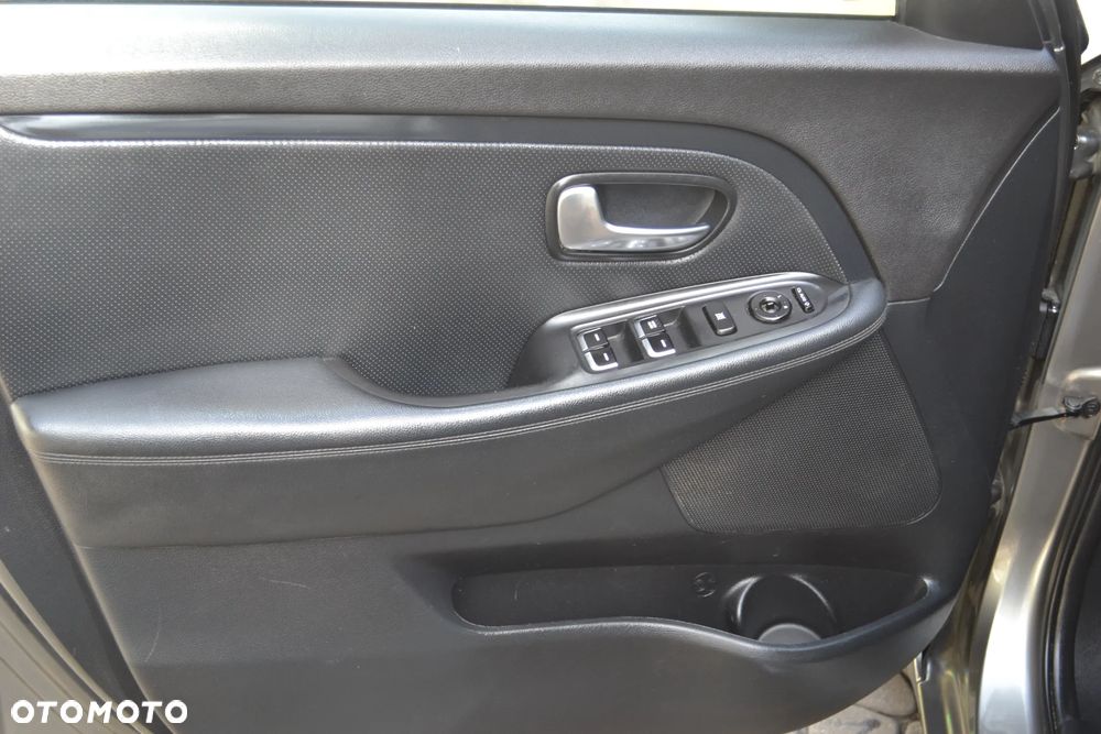 Kia Carens 1.7 CRDi Business Line 7os 7DCT - 24