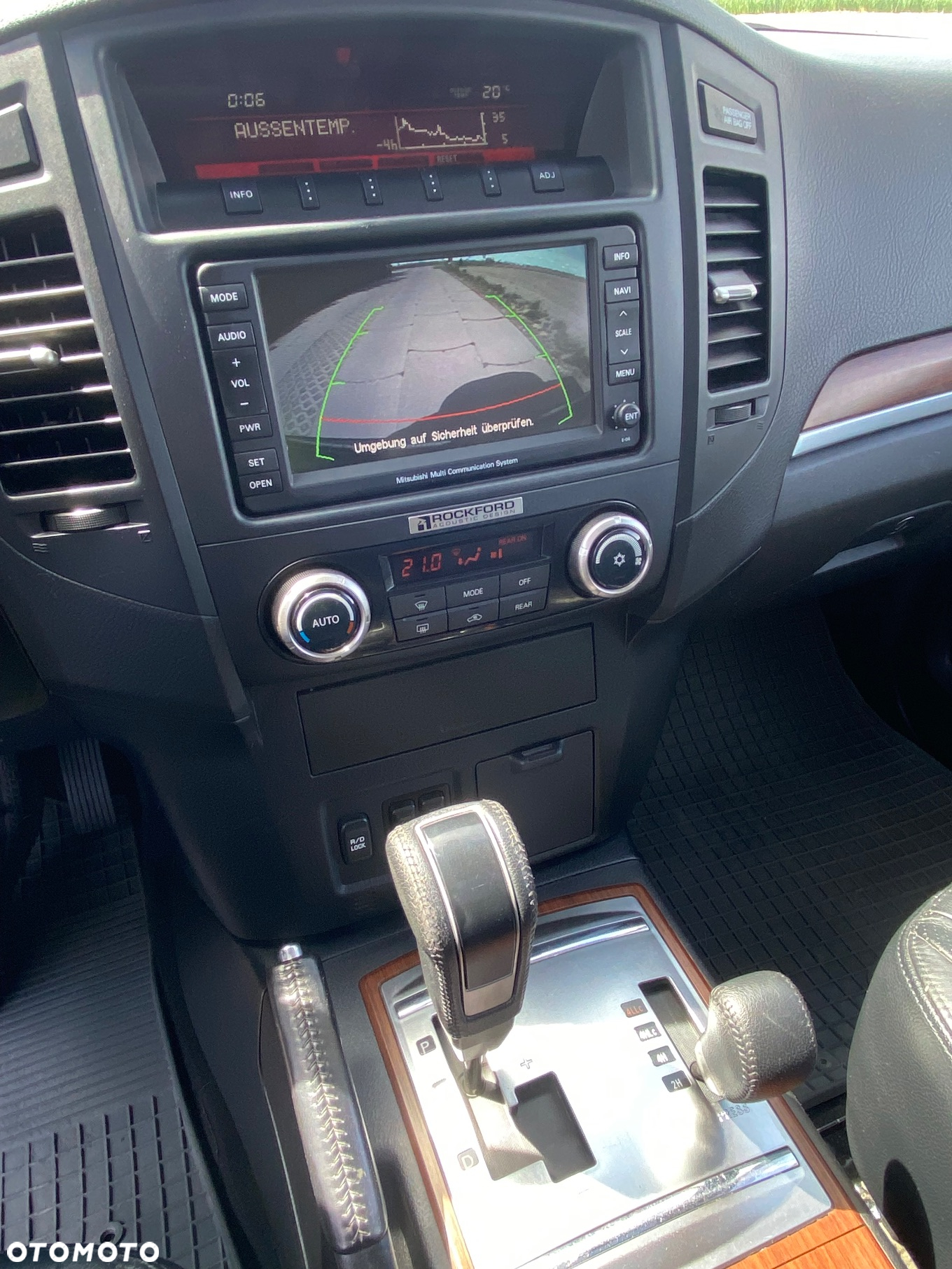 Mitsubishi Pajero - 12