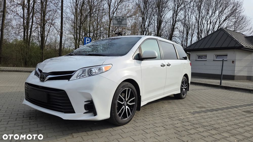 Toyota Sienna - 2