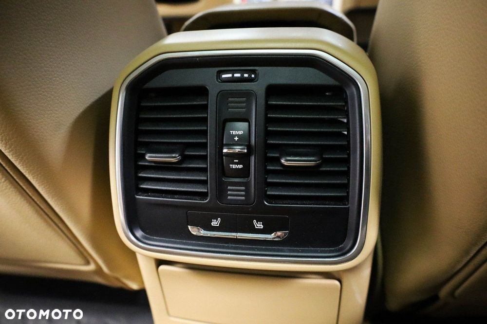 Porsche Macan - 29