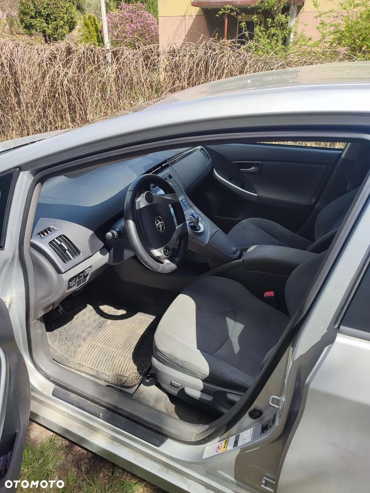 Toyota Prius 1.8 HSD Prestige - 8