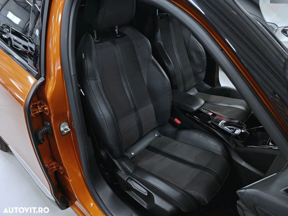 Peugeot 2008 PureTech 130 EAT8 GT - 9