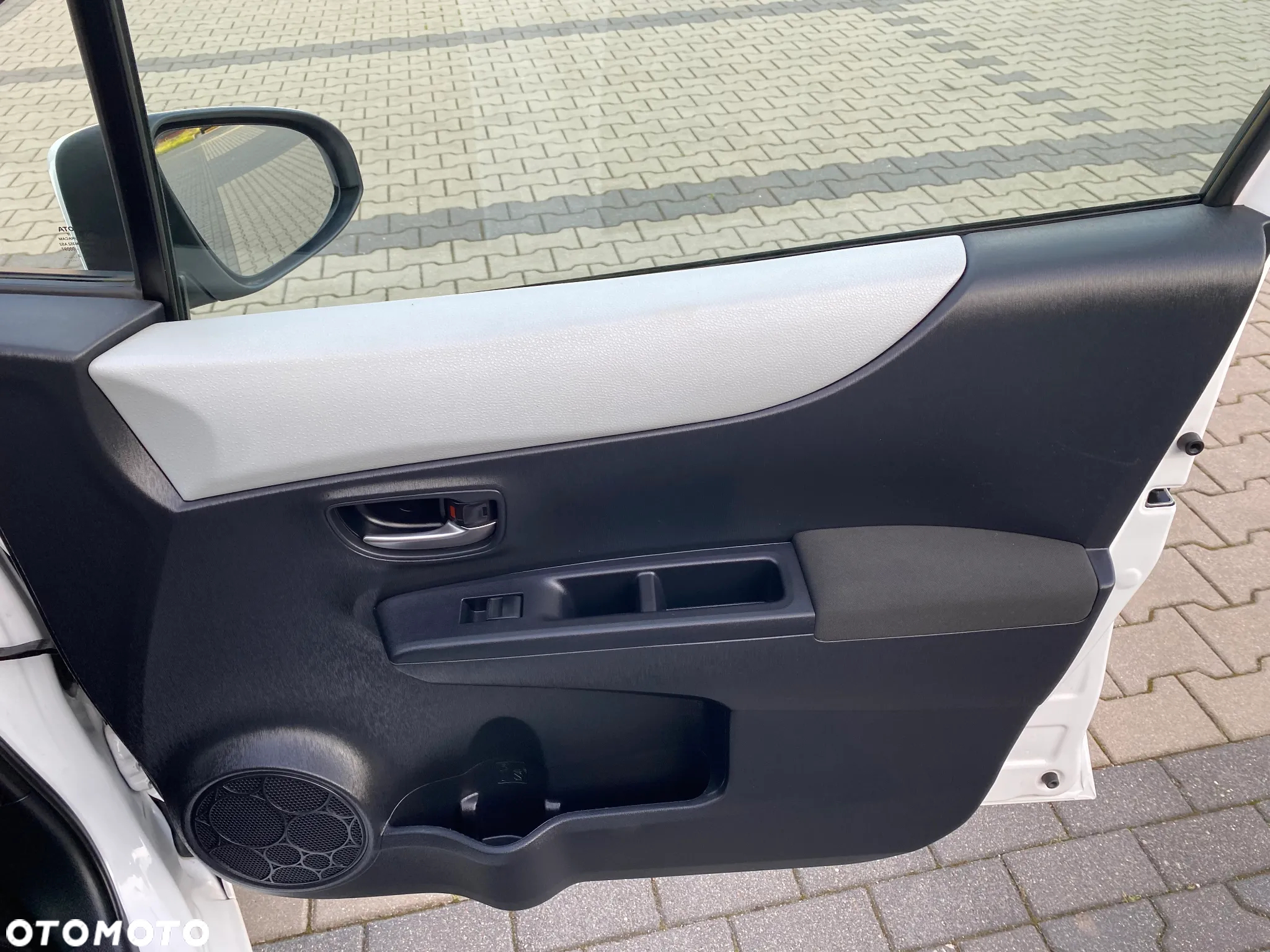 Toyota Yaris Hybrid 100 Premium - 40