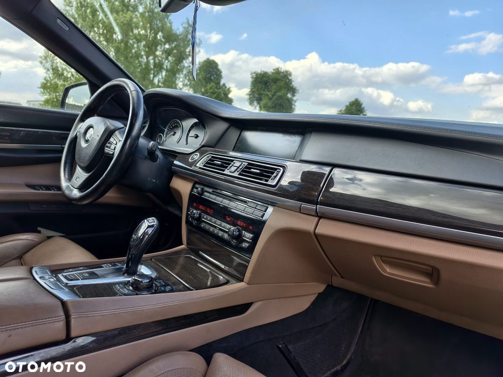 BMW Seria 7 740d xDrive - 16