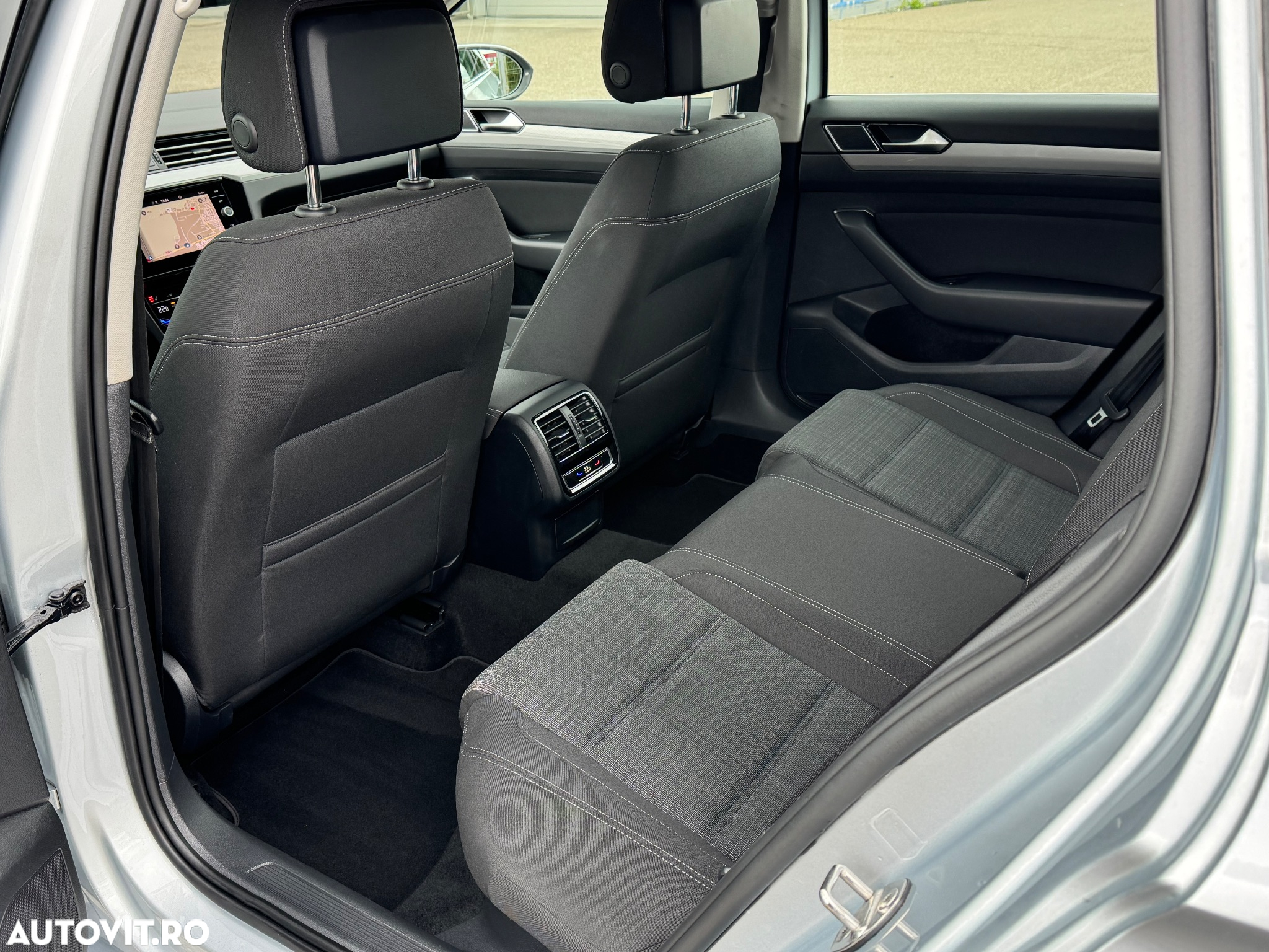 Volkswagen Passat Variant 2.0 TDI DSG Business - 33