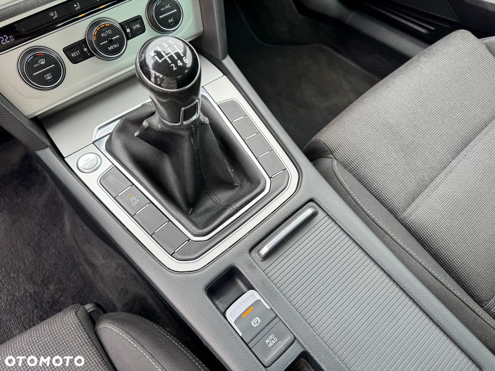 Volkswagen Passat 2.0 TDI BMT Comfortline - 20