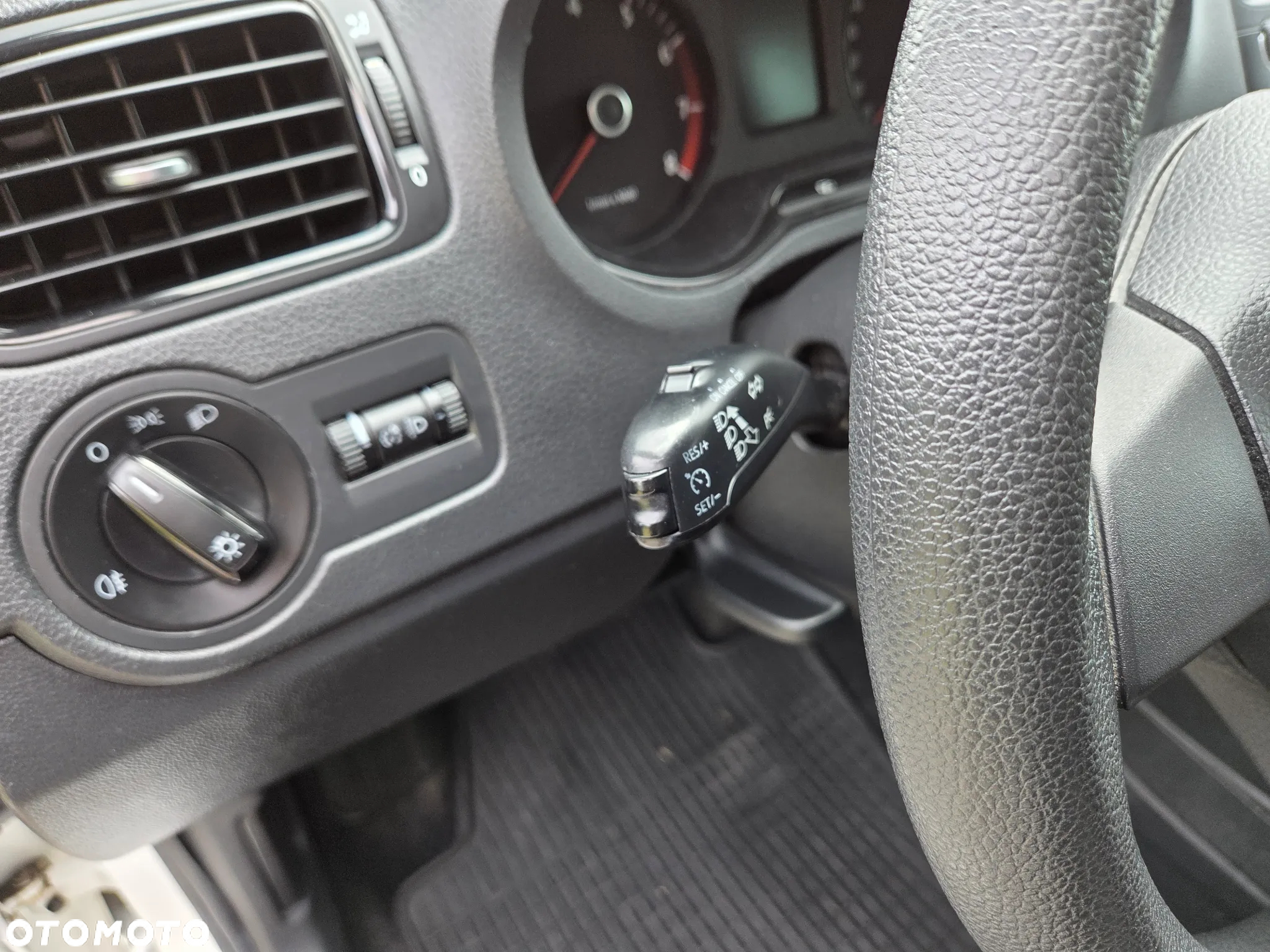 Volkswagen Polo 1.2 Entry - 14
