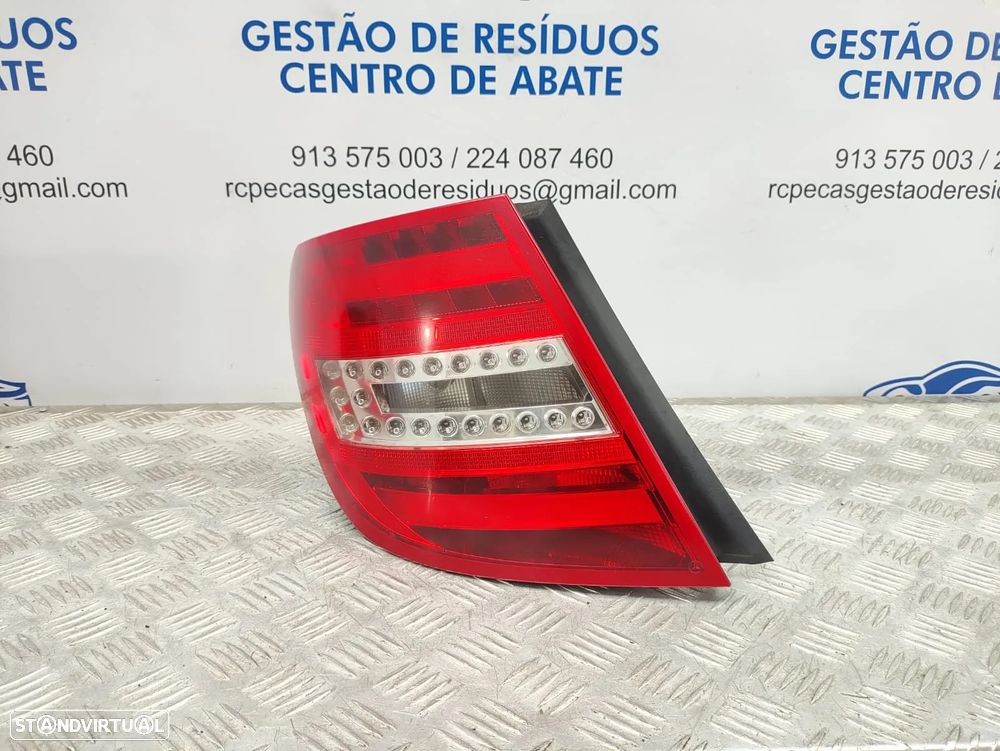 Farolins Tras Traseiros Esquerdo Direito Originais LED Mercedes Benz Classe C W204 Facelift Carrinha Station 2048206564 2048206264 2007 - 2014 - 14